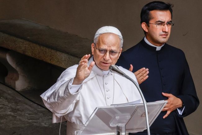 البابا ليو يدعو إلى يوم عالمي للصيام والصلاة من أجل السلام