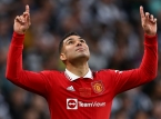قال غاري نيفيل إن المشجعين هتاف كاسيميرو ليقولوا: لكن مانشستر يونايتد يجب أن يتركه يذهب، كما يقول غاري نيفيل