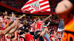 يحظر على نادي أثليتيك من قبل الفيفا التعاقد مع لاعبين حتى عام 2028، لكنه يثق أن المشكلة ستحل بسرعة