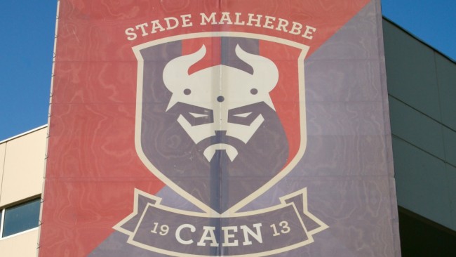 فريق كيليان مبابي يعاني في الدرجة الثالثة: لاعب سابق في أرسنال ومانشستر سيتي تم تعيينه كمدرب جديد