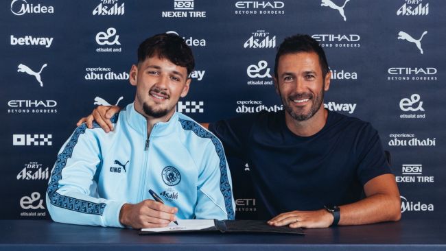 توقيع جيمس ترافورد لمانشستر سيتي يجعل بيب جوارديولا يحطم رقما قياسيا جديدا في الإنفاق