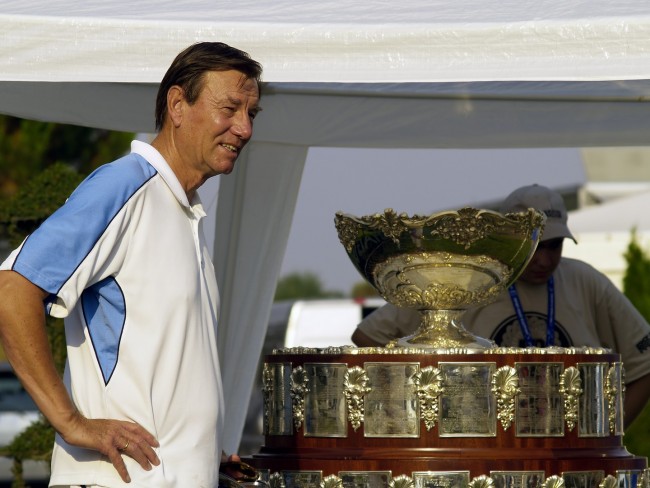 وفاة لاعب التنس الكرواتي ومعلم ديوكوفيتش نيكولا بيليتش عن عمر يناهز 86 عاما