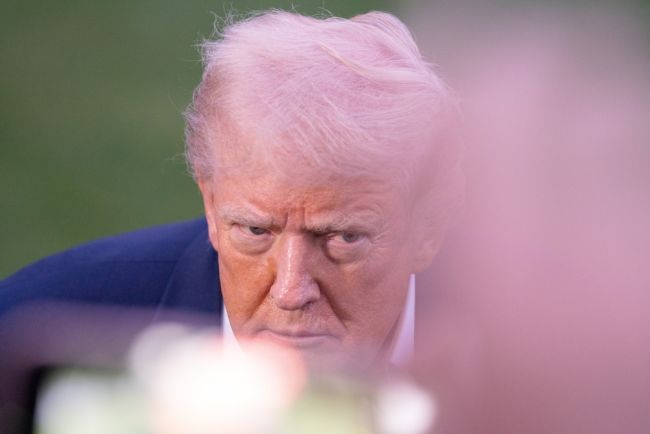 البيت الأبيض يصف التقارير عن تسمية ترامب في ملفات إبشتاين بأنها "أخبار كاذبة"