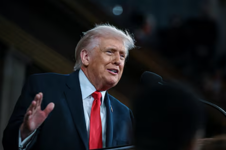 يشير ترامب إلى جاهزية لهجوم محتمل من إيران