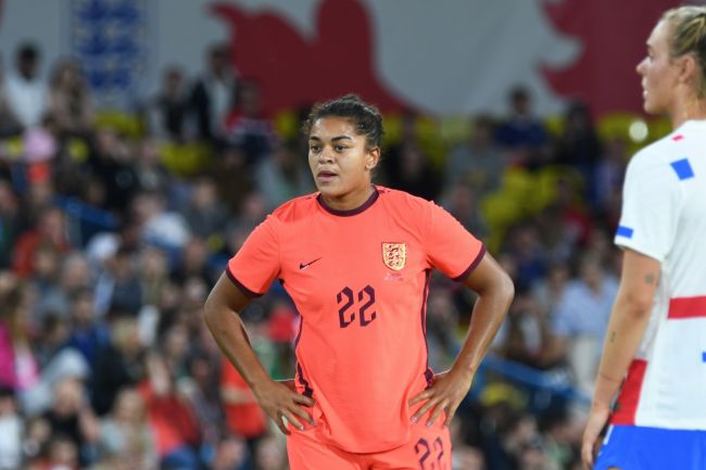 تقول زميلة جيس كارتر إن دعمها بعد الإساءة العنصرية "جمعنا معا كفريق"