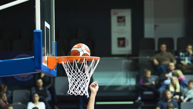 نجم شارلوت هورنتس الصاعد يصبح أسرع لاعب يسجل 200 ثلاثية في تاريخ الدوري الأمريكي لكرة السلة