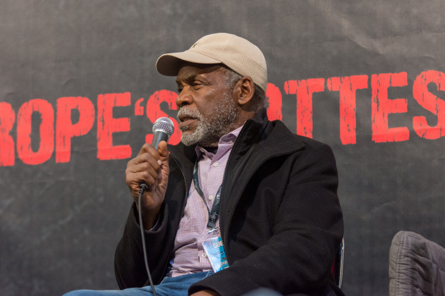 تم تشخيص السلاح القاتل Danny Glover بمرض الزهايمر