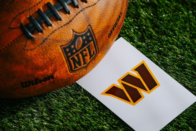 يجبر دونالد ترامب قادة واشنطن على إعادة تبني اسمهم الأصلي Redskins