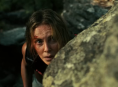 تارون إيجرتون يفقد عقله أثناء مطاردة شارليز ثيرون في فيلم "أبيكس" من Netflix 