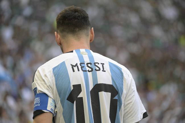 ليو ميسي يهنئ إسبانيا، ويقول إن الألم هائل وسيحتاج وقتا للشفاء