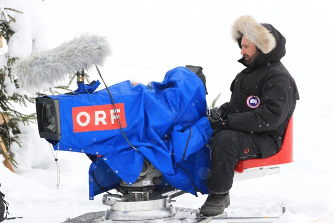 يقول مقدم يوروفيجن إنه لن يخمئ الصيحات الاستهجان أثناء عرض إسرائيل: "لن نتمكن من تجميل"
