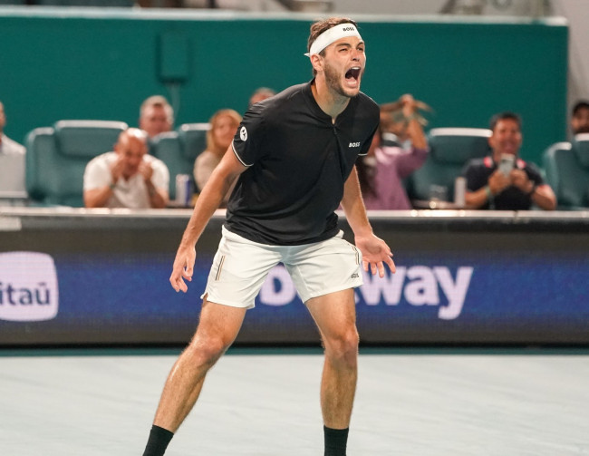 قد يأخذ تايلور فريتز استراحة أطول من التنس لعلاج إصابة ركبته بعد ميامي