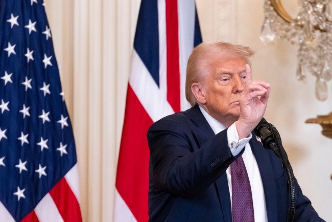 ترامب يهدد بفرض عقوبات على شركات التكنولوجيا الأوروبية