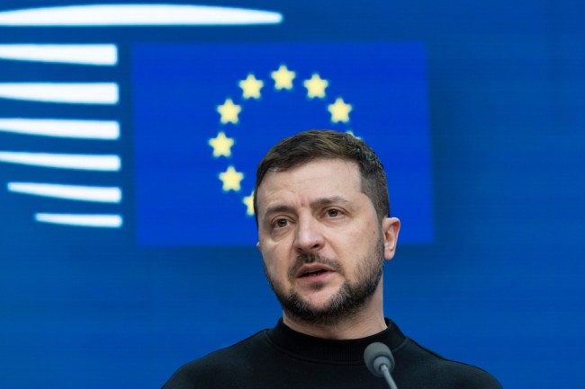 زيلينسكي يقول إن خطة السلام قد تعرض على روسيا خلال أيام