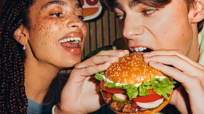 نظام ذكاء اصطناعي جديد يراقب ودية الموظفين في برجر كينج