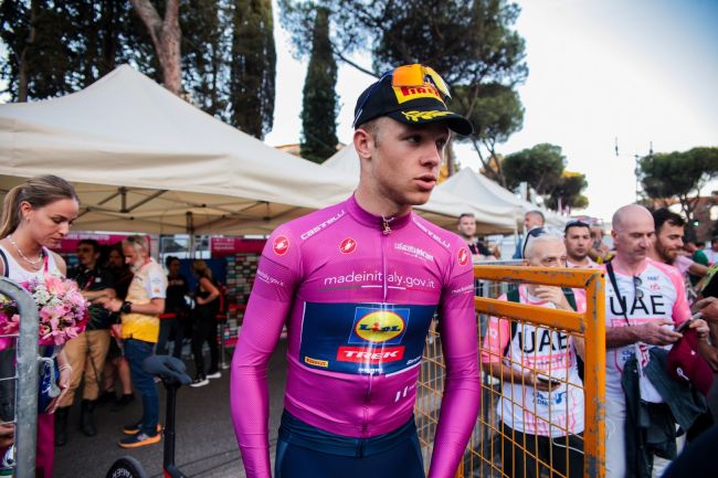 جوناثان ميلان يفوز بالمرحلة 17 من سباق فرنسا للدراجات في سباق سريع مع تحطم كبير في النهاية