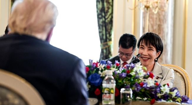 تاكايتشي الياباني يحقق فوزا ساحقا في الانتخابات، مما يشد قبضته على السلطة