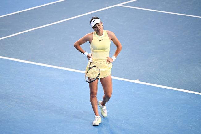 الوعد البريطاني إيما رادوكانو يعاني من هزيمة مخيبة للآمال أخرى في سنغافورة