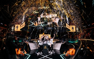 فريق ليكويد برازيل يرفع كأس Valorant بطولة Game Changers لعام 2025