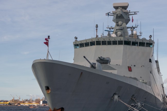 هذه الفرقاطة الشهيرة التي تقوم بدوريات في المياه قبالة كوبنهاغن وأماجر ترسل رسالة واضحة إلى روسيا... وإليك السبب