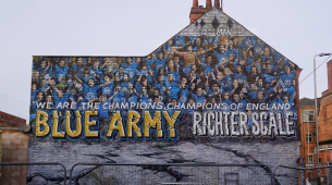 هبط ليستر سيتي إلى دوري الدرجة الأولى بعد عشر سنوات من فوزه بالدوري الإنجليزي الممتاز