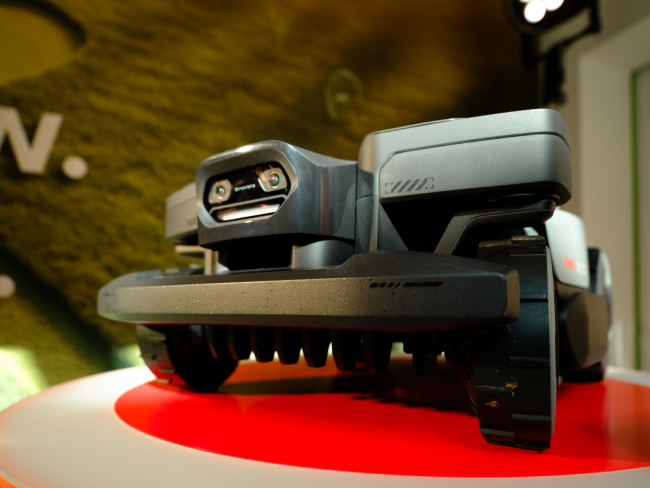 قمنا برحلة إلى ألمانيا لرؤية تشكيلة جزازة العشب الجديدة Roborock