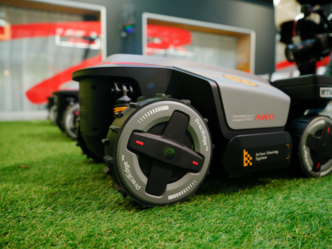 قمنا برحلة إلى ألمانيا لرؤية تشكيلة جزازة العشب الجديدة Roborock