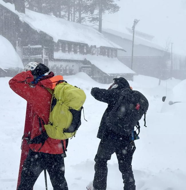 قتل ما لا يقل عن 8 متزلجين بعد انهيار جليدي في كاليفورنيا