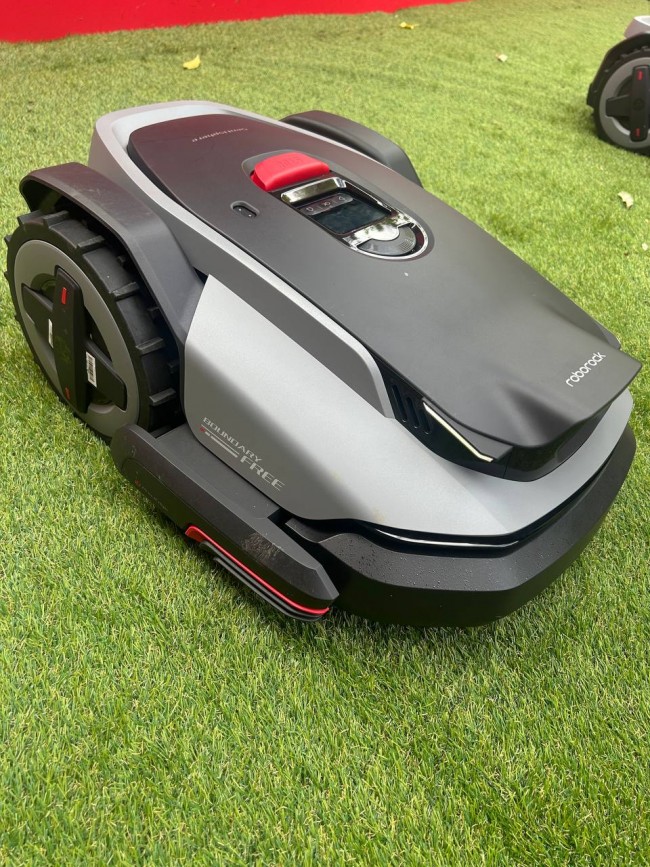 قمنا برحلة إلى ألمانيا لرؤية تشكيلة جزازة العشب الجديدة Roborock