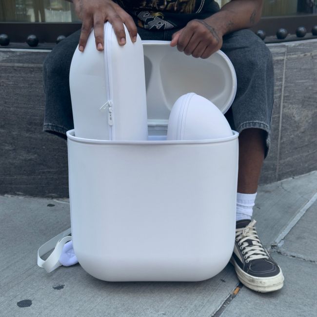 تبتكر Bravest Studios حقيبة ظهر تعتمد على AirPods