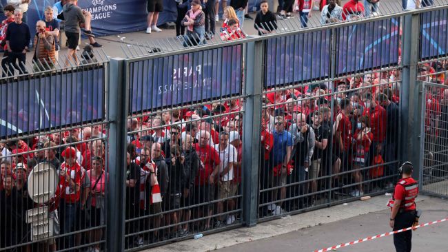 وزير الداخلية الفرنسي السابق يعتذر لمشجعي ليفربول عن استخدامه "كبش فداء" في دوري أبطال أوروبا 2022