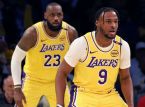 بروني وليبرون جيمس يصنعان أول تمريرة مساعدة من الابن إلى أب في تاريخ ال NBA