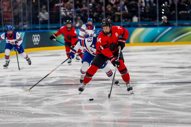 هل يمكن لفنلندا وسلوفاكيا إيقاف الولايات المتحدة وكندا قبل نهائي هوكي الجليد؟