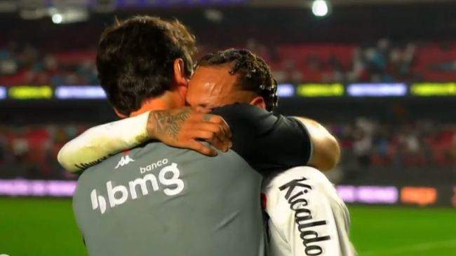 نيمار يبكي مع خسارة سانتوس 6-0 على أرضه والمشجعون يديرون ظهورهم له حرفيا