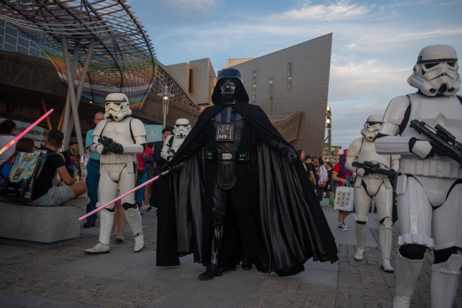 تقرير: يجب أن تغادر Comic-Con Malaga المكان وتتغلغل في المدينة