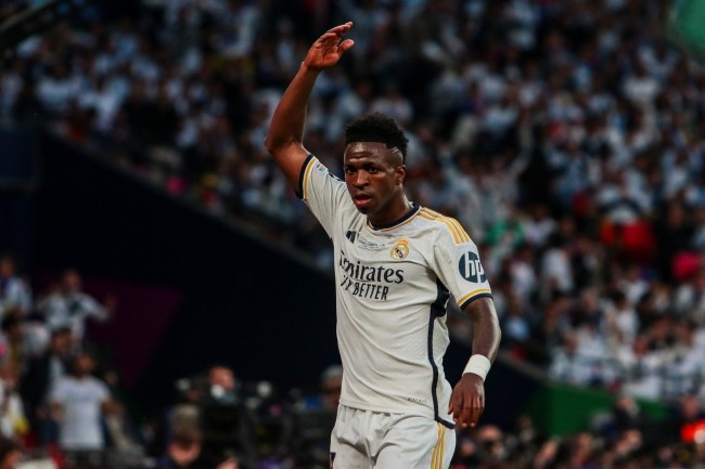 ريال مدريد يطرد مشجعا قام بتحية نازية في البرنابيو