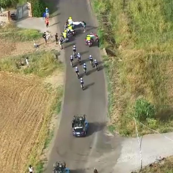 متظاهرون مؤيدون لفلسطين يعطلون فريق إسرائيل وPremier Tech خلال La Vuelta a España