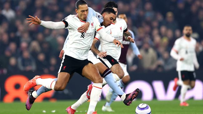 ليفربول يفوت فرصة الفوز بلقب الدوري الإنجليزي الممتاز مرة واحدة وإلى الأبد ، مما يترك سلوت قلقا