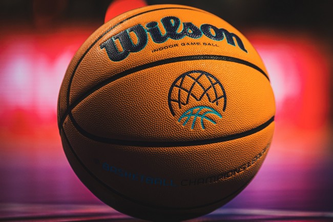 أخيرا فاز فريق يوتا جاز بمباراة خلال دوري NBA هذا الموسم