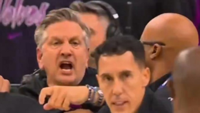 مدرب مينيسوتا تمبروولفز حصل على مبلغ 35,000 دولار بسبب لغة غير لائقة