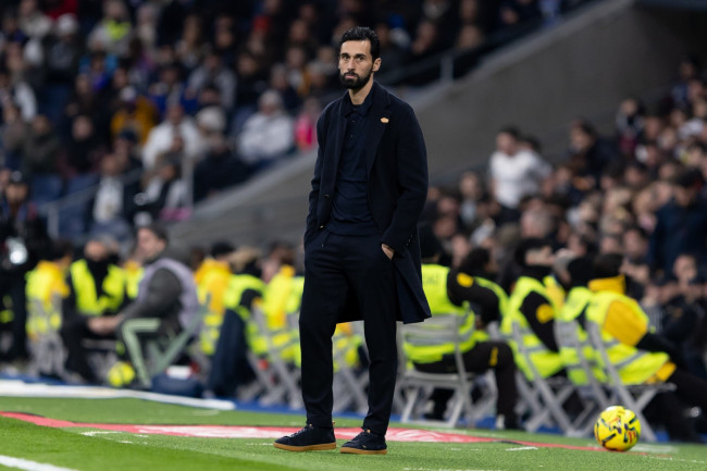 لدى لاعبي ريال مدريد وأربيلوا نظرية: الحكم نسي أن البطاقة الصفراء الثانية على كامافينغا