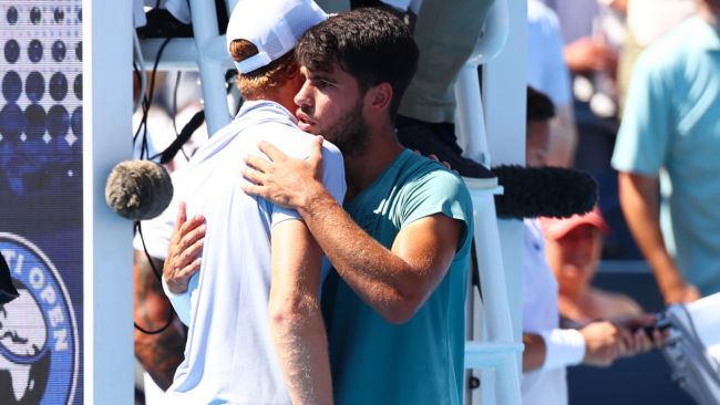 يانيك سينر ضد كارلوس ألكاراز: الخاطئ يتقاعد خلال المجموعة الأولى ، يفوز ألكاراز بالبطولة