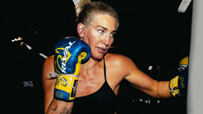 أصبحت الأمريكية ميكايلا ماير بطلة العالم الموحدة الجديدة في وزن الوسط بعد فوزها على ماري سبنسر