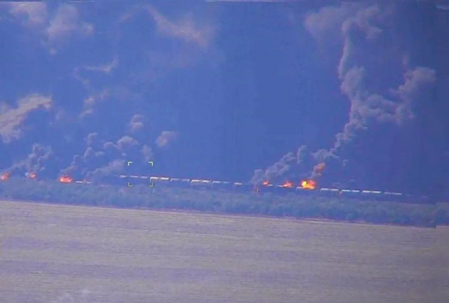 القوات الأوكرانية تدمر قطار الوقود الروسي في زابوريجيا المحتلة