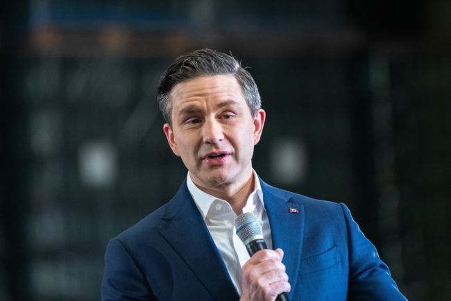 عودة بويليفر الكندي إلى البرلمان بعد فوزه في الانتخابات الفرعية