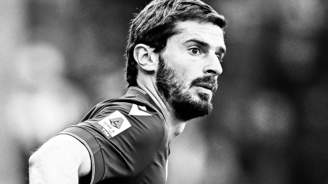 توفي لاعب كرة القدم اليوناني السابق ماريوس أويكونومو، الذي لعب في بولونيا وسامبدوريا وكوبنهاغن، في حادث سيارة عن عمر يناهز 33 عاما