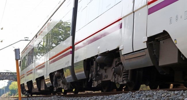 سائقو القطارات الإسبان يعلنون إضرابا وطنيا بعد حوادث خروجات مميتة من القضبان