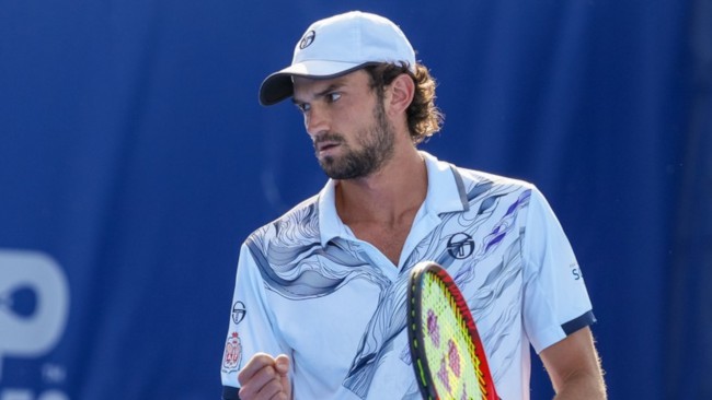 فاشيروت يهزم جلاد ألكاراز في باريس ويصل إلى ربع النهائي