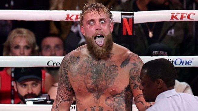 يكشف جيك بول عما سيفعله أثناء التعافي من كسر الفك ويشرح لحظة "اللسان" المثيرة للجدل