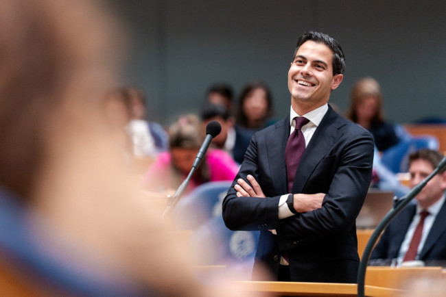 روب جيتن يصبح أصغر رئيس وزراء هولندا